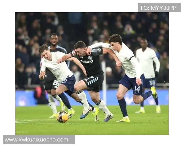 足总杯激战：多特蒙德与热刺战成平局绝杀瞬间引发全场欢呼