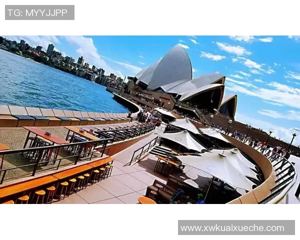 姚明畅游悉尼港感受澳洲风情与篮球文化的完美融合