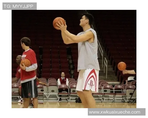 姚明接球瞬间的精彩回顾与技巧分析，带你领略篮球巨星的风采与魅力