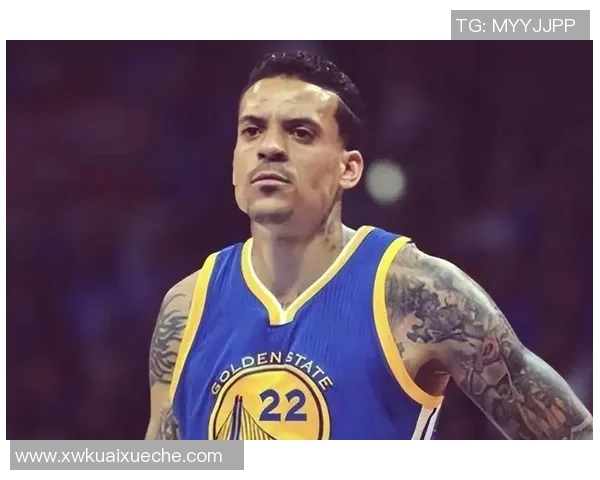 姚明强势盖帽巴恩斯精彩瞬间回顾展现篮球巅峰对决的魅力与激情