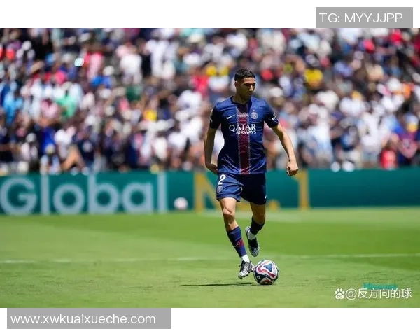 欧冠激战：里昂狂胜那不勒斯六球大捷乌龙球引发争议判罚风波