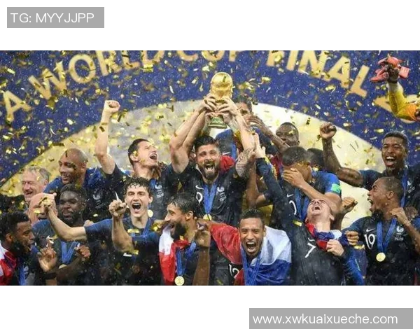 欧冠精彩对决：里昂绝杀巴萨全场沸腾瞬间回顾与分析