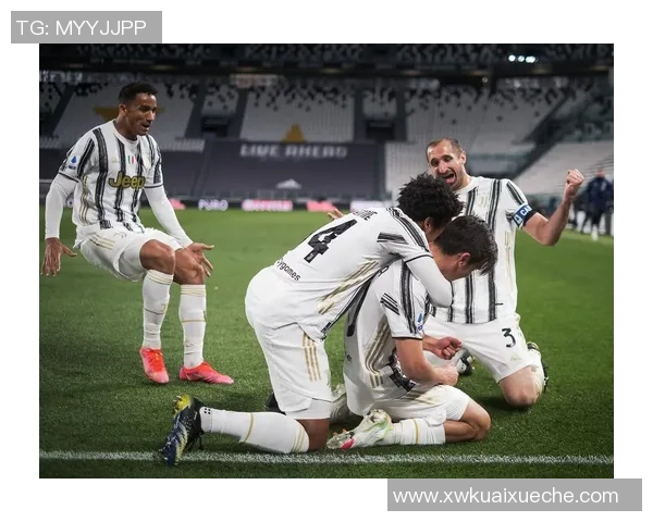 友谊赛精彩瞬间尤文图斯与那不勒斯战成平局乌龙球引发全场热议