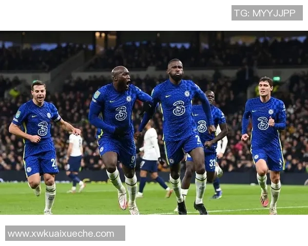 欧冠大战切尔西与巴黎圣日耳曼激战成平局乌龙球成全场焦点分析